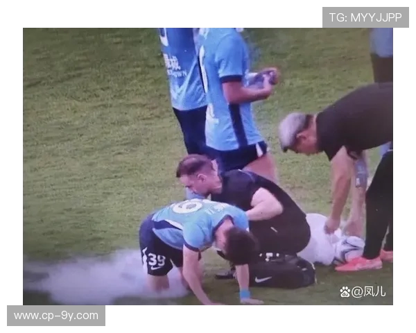 足球赛后采访新视角：如何通过球员回应深入了解比赛背后的故事